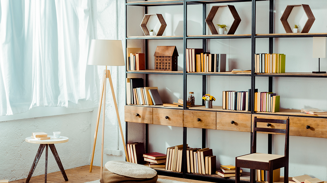 étagère dans chambre